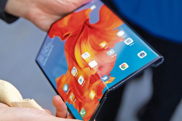 Samsung could supply custom displays for Apple’s crease-free foldable iPhone: Kuo