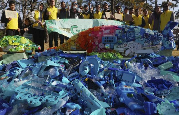 Plastic pollution treaty negotiations begin amid urgent warnings of a ‘global crisis’