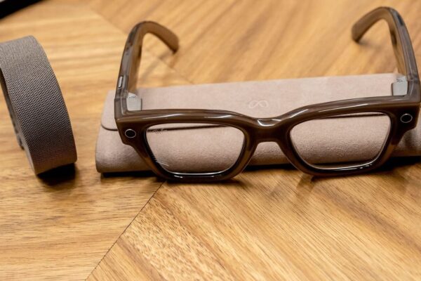 Meta launches new smart glasses with built-built-in screen: Check price, specifications and other details here
