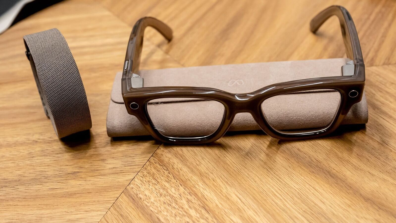 Meta launches new smart glasses with built-built-in screen: Check price, specifications and other details here